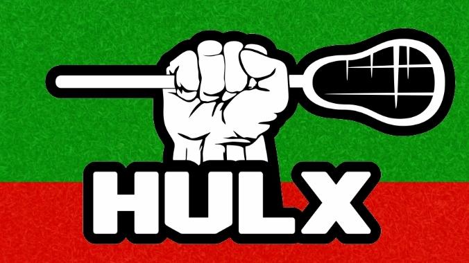 Logo mit erhobener Faust, die einen Schlittschl&auml;ger h&auml;lt, vor einem rot-gr&uuml;nen Hintergrund mit dem Schriftzug &bdquo;HULX&ldquo;.