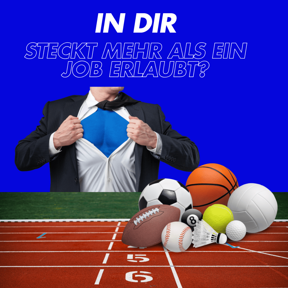 Mann in Anzug mit offenem Hemd und blauer T-Shirt-Optik, umgeben von verschiedenen Sportb&auml;llen auf einem Laufbahn-Hintergrund.